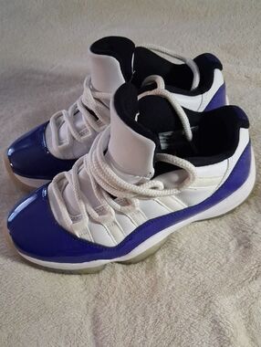 Jordan Black and White Sneakers Womens Size 5!! Retro 11s
